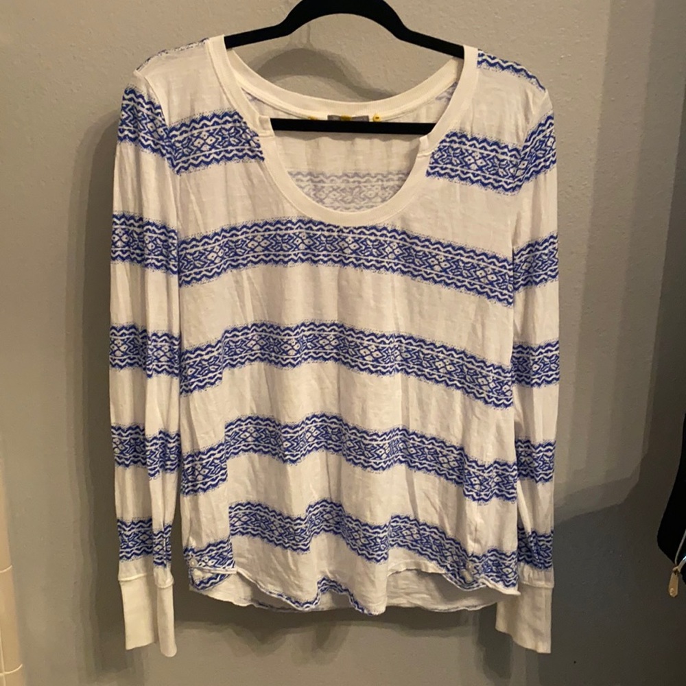 Blue and white patterned top